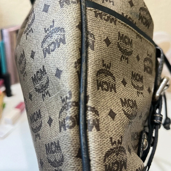MCM DRAWSTRING HOBO - Picture 8 of 16